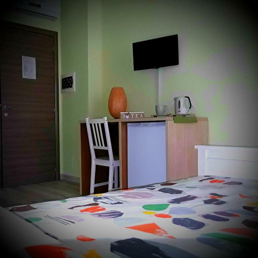 Hotel Tra Menta E Meliga à Carignano  Extérieur photo